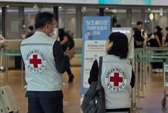 [보도사진1] 긴급구호대응단원 출국사진 (1)