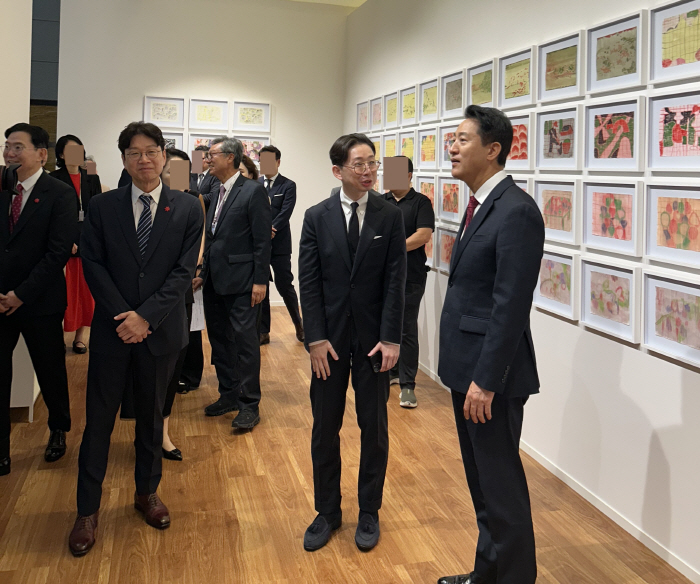 프리즈서울 프라퍼티와 오세훈