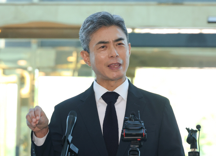 질문에 답하는 강신철 국방장관 후보자<YONHAP NO-3664>