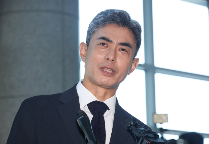 질문에 답변하는 강신철 국방장관 후보자<YONHAP NO-3625>