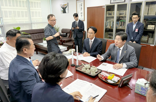 공영민 고흥군수, 사천시장과 함께 국회 방문… 우주항공 현안 공동 건의 (4)