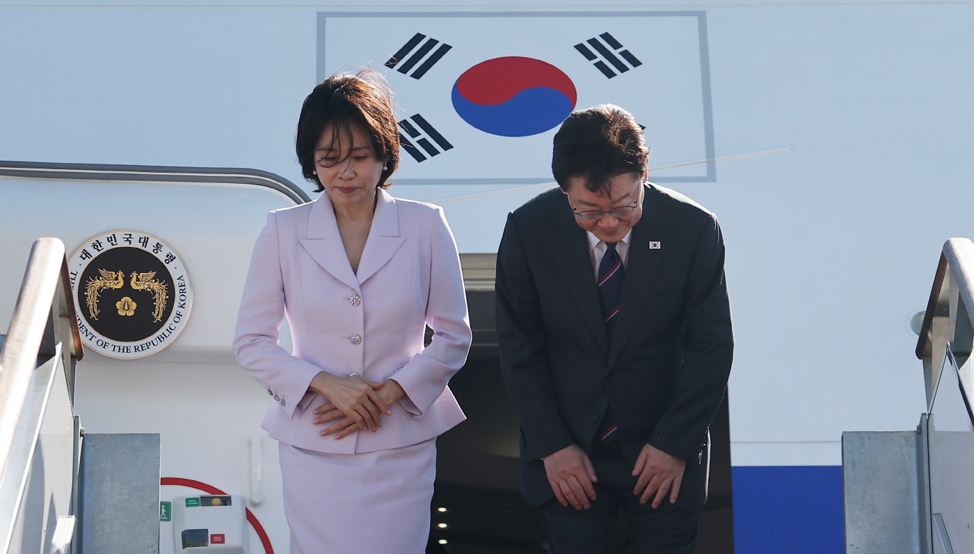 이재명 대통령 부부, 프랑스 국빈 방문차 출국