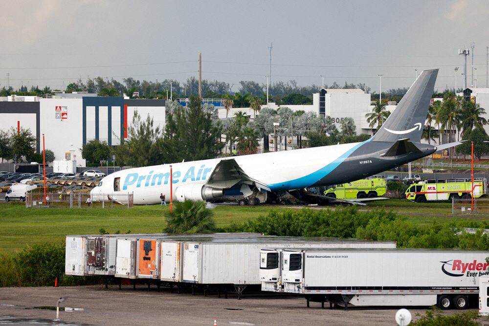USA-CRASH/PLANE-MIAMI <YONHAP NO-4289> (REUTERS)
