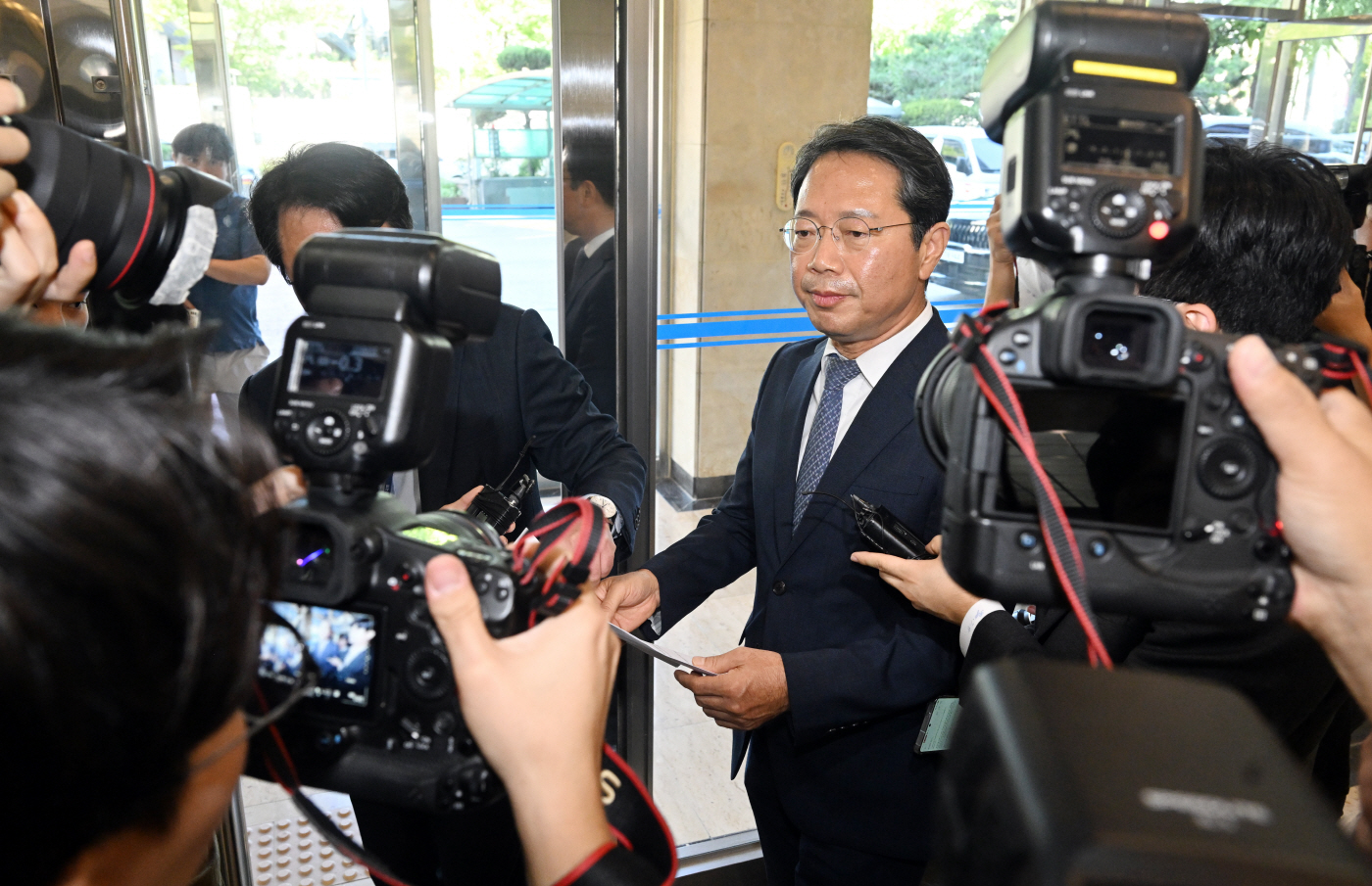 [포토]김승원 후보자 출근길, 사진기자에 둘러쌓인 후보자