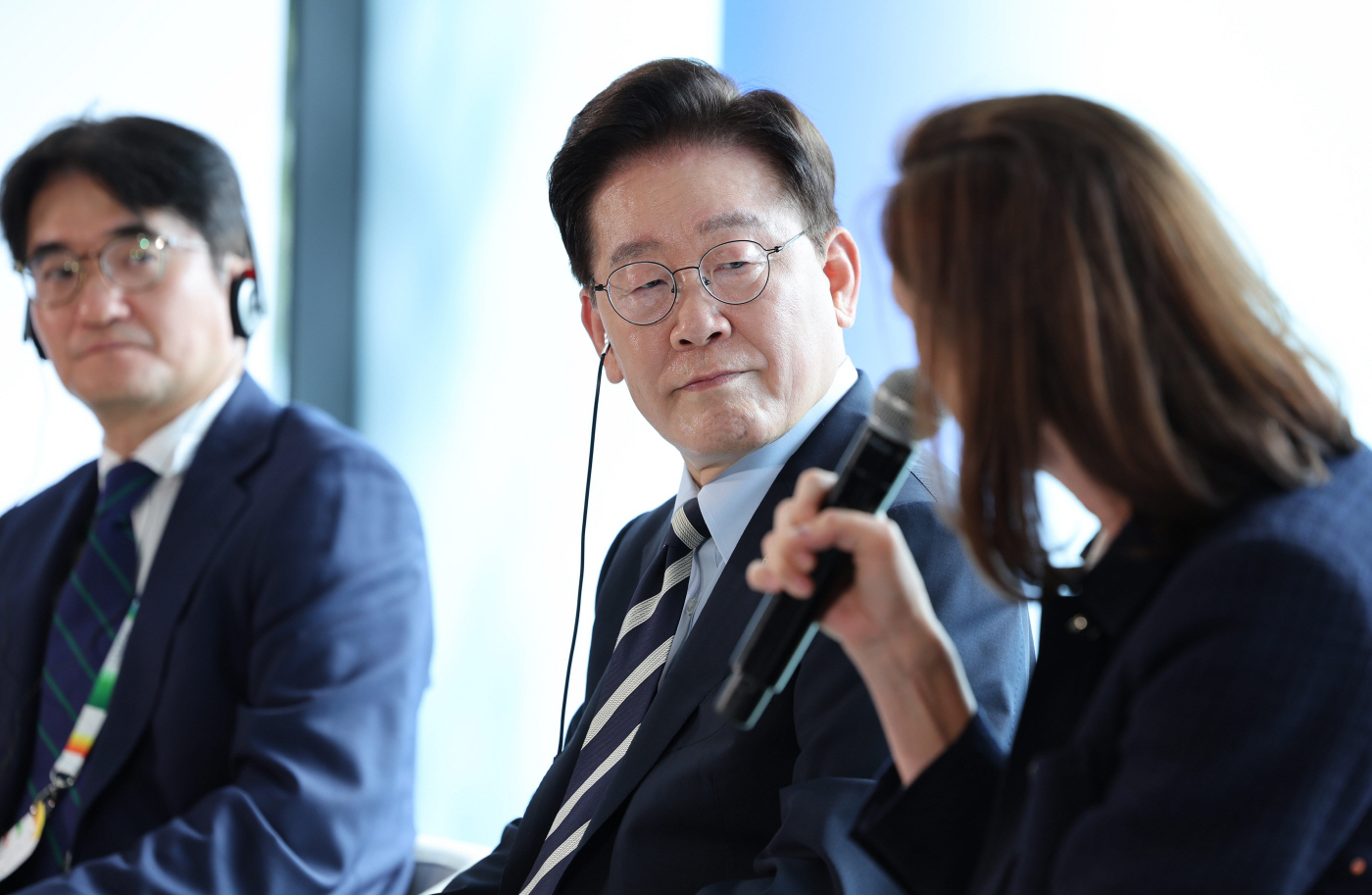 발언 듣는 이재명 대통령
