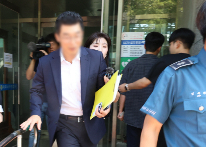 제주서부서 압수수색하는 검찰<YONHAP NO-3686>