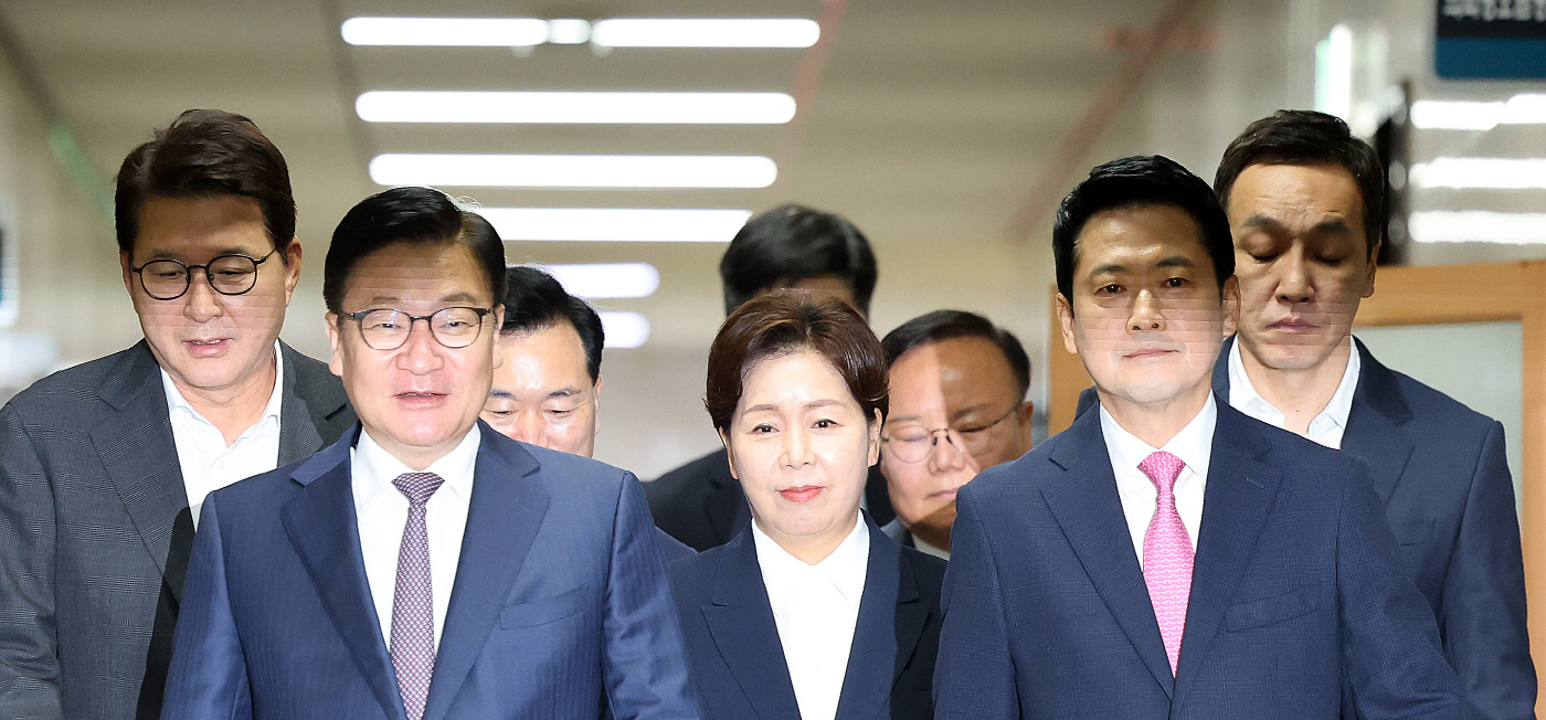 최고위 입장하는 국민의힘 지도부<YONHAP NO-1946>