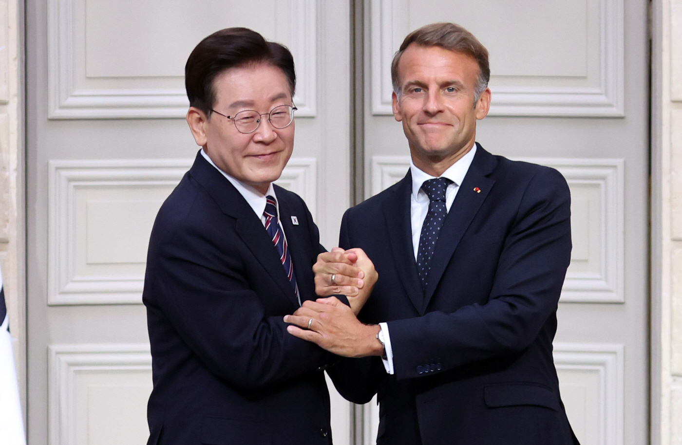 손잡은 한-프랑스 정상<YONHAP NO-7392>
