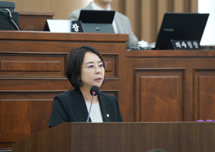 [보도사진]오지연 하남시의원, “10억 혈세 낭비 사과하라 정조준”(1)