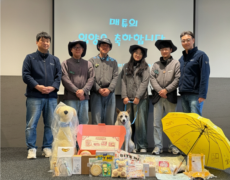 [보도사진] 임시보호견 1호 _매튜_가 새로운 가족의 품으로 입양