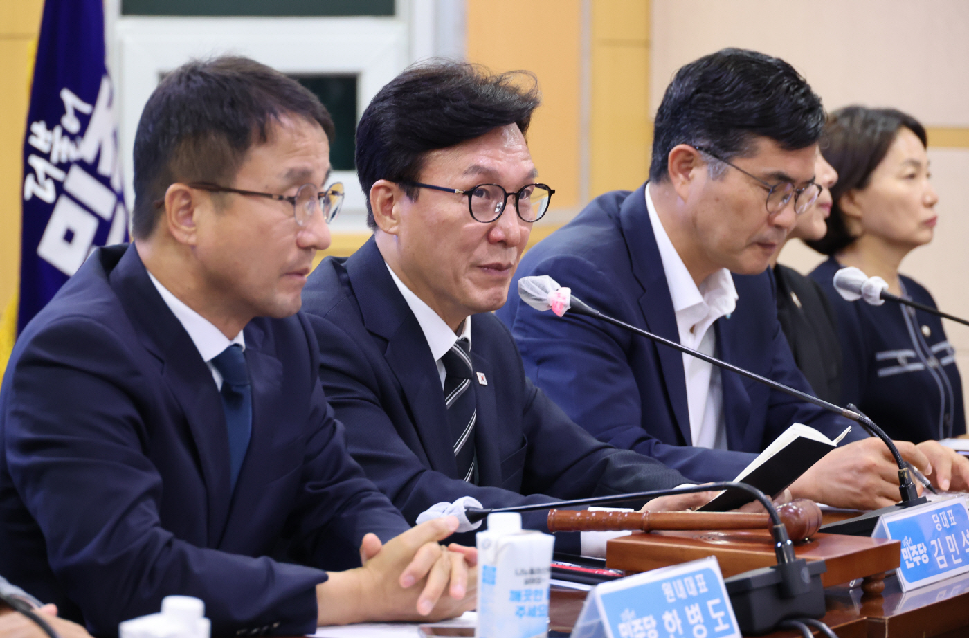 김민석 대표 발언<YONHAP NO-4100>