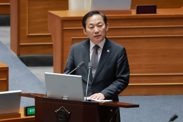 대정부질문에서 답변하는 이두희 국방차관<YONHAP NO-9681>