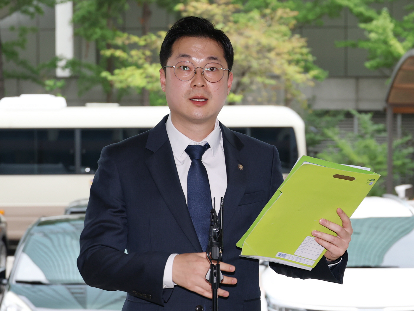 고발인조사 출석하는 김동아 의원<YONHAP NO-4811>