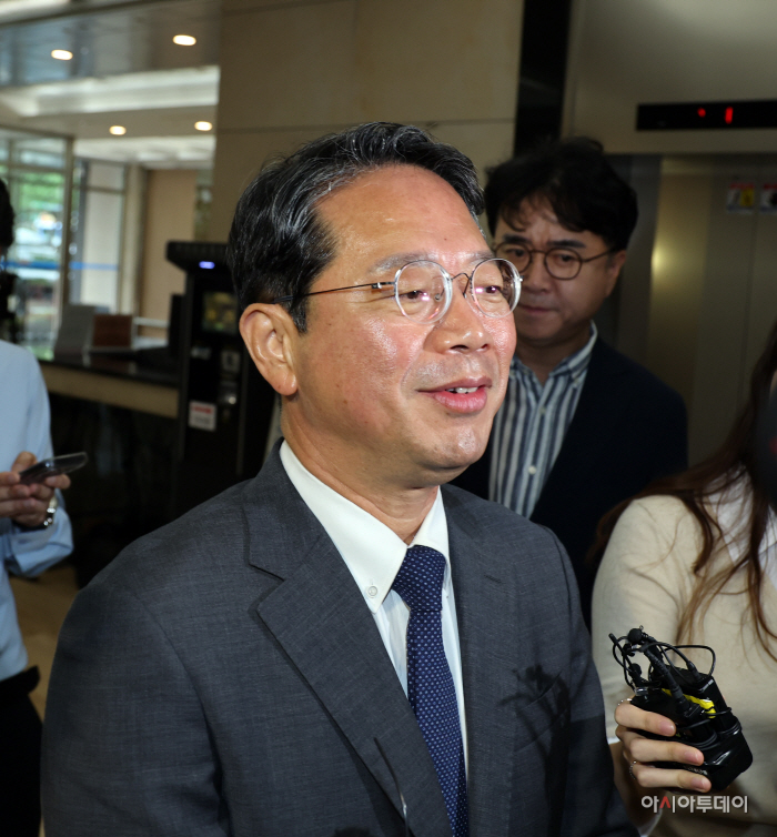 출근하는 김승원 법무부 장관 후보자