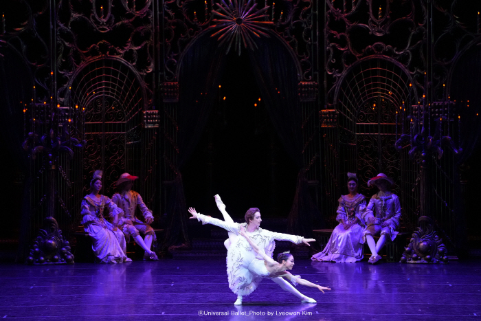 [공연사진] 2022 잠자는 숲속의 미녀(그랑 파드되) - ⓒ Universal Ballet_Photo by Lyeowon Kim2