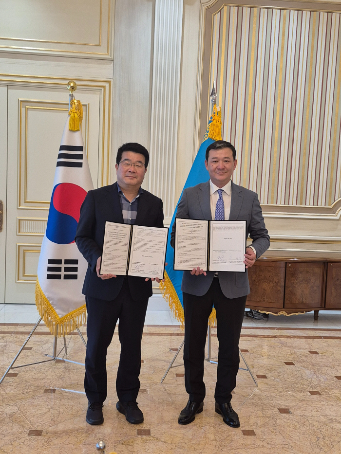 붙임3-3._서울문화재단-카자흐스탄_국립드라마극장_업무협약_체결_현장사진