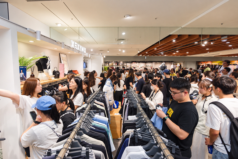 [사진자료]1.젝시믹스 SOGO백화점 신주점 팝업 전경 (2)