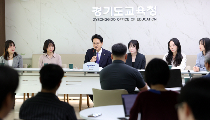 260915_경기교사노동조합__현장교사_100대_요구안_전달(홍보기획관)(사진_3)