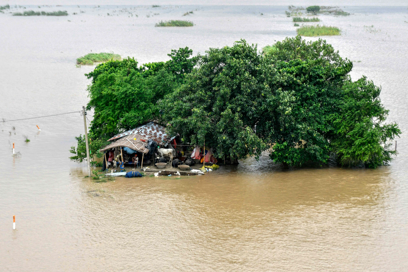 TOPSHOT-INDIA-WEATHER-FLOOD <YONHAP NO-4774> (AFP)