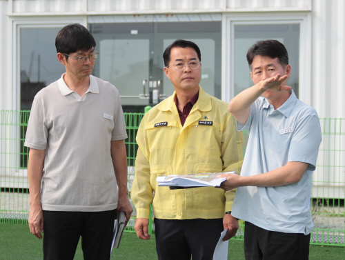 4억5천 들인 전용구장 두고 축구장서 연습