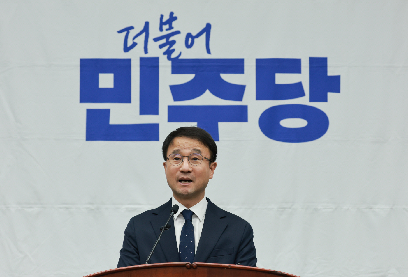 민주당 의원총회서 발언하는 한병도 원내대표<YONHAP NO-6387>