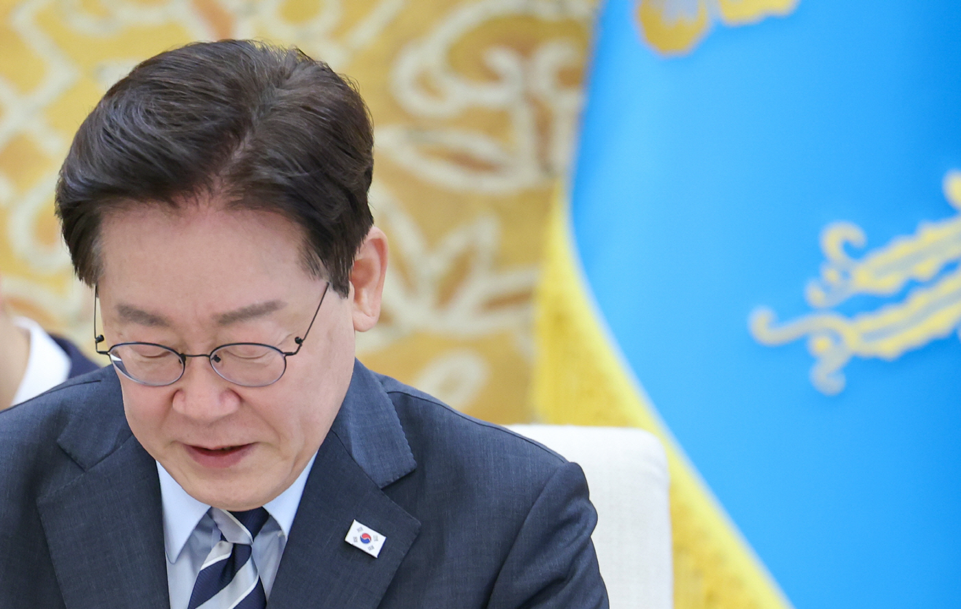 IEA 사무총장 발언 듣는 이재명 대통령