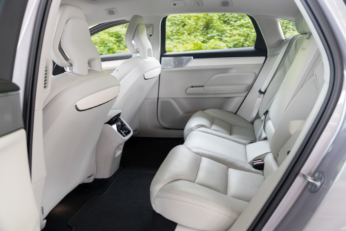 VOLVO ES90_017