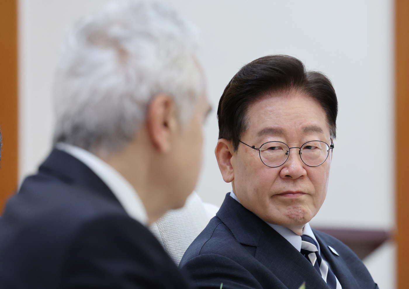 IEA 사무총장 발언 듣는 이재명 대통령