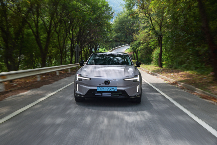 VOLVO ES90_010