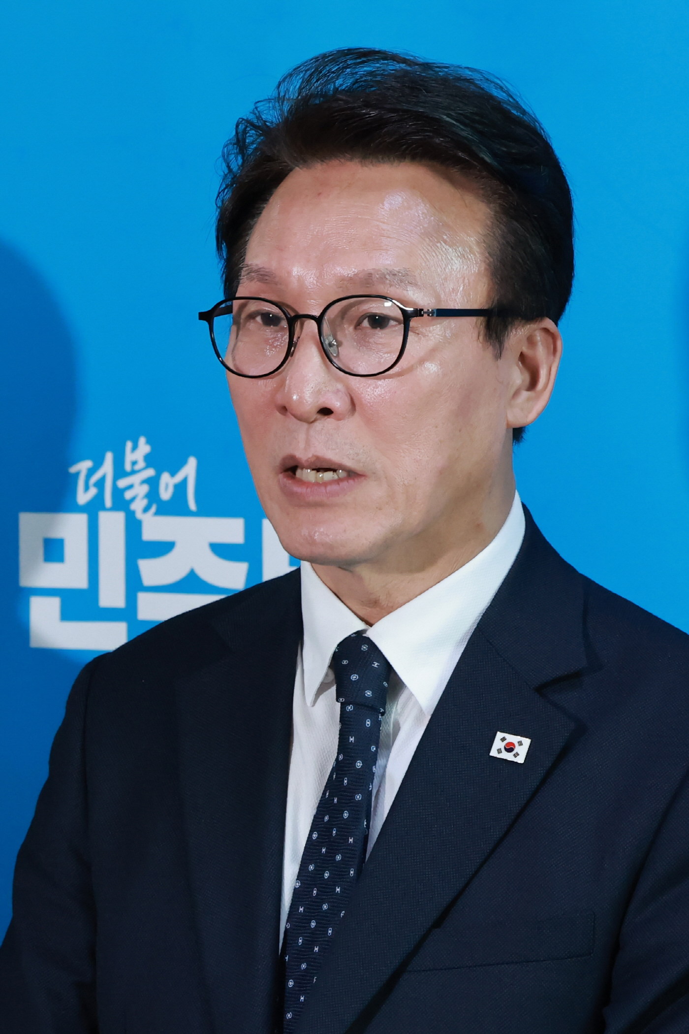 이재명 대통령 기자회견 시청 마치고 취재진 만...<YONHAP NO-3818>