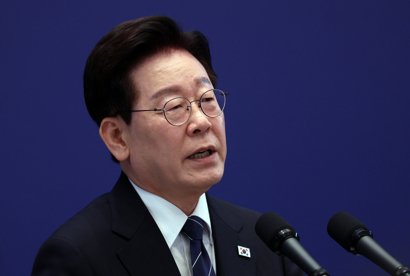 답변하는 이재명 대통령<YONHAP NO-3881>