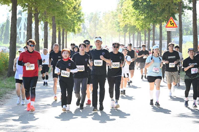 6.안산시,‘2026 안산마라톤대회’개최…6천여 명 대부도 달렸다(1)