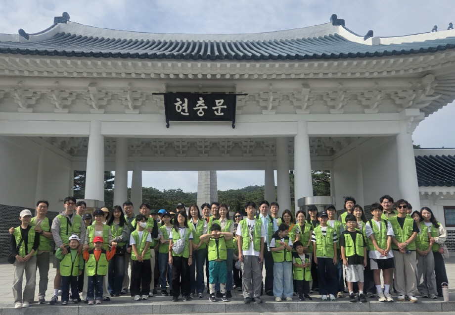 사진1. 현충원 봉사 단체사진