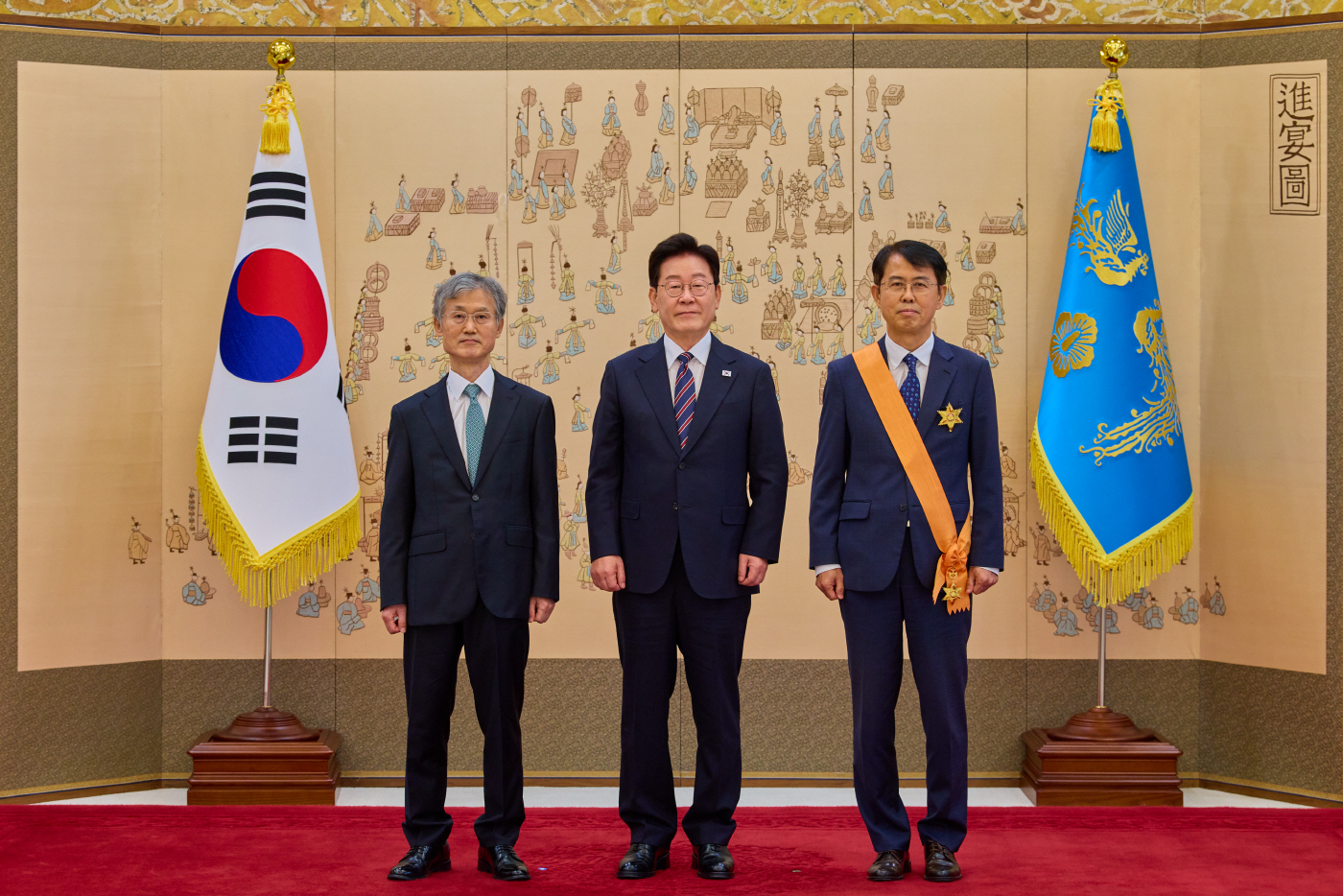 이재명 대통령, 이흥구 전 대법관에 서훈 수여<YONHAP NO-3677>