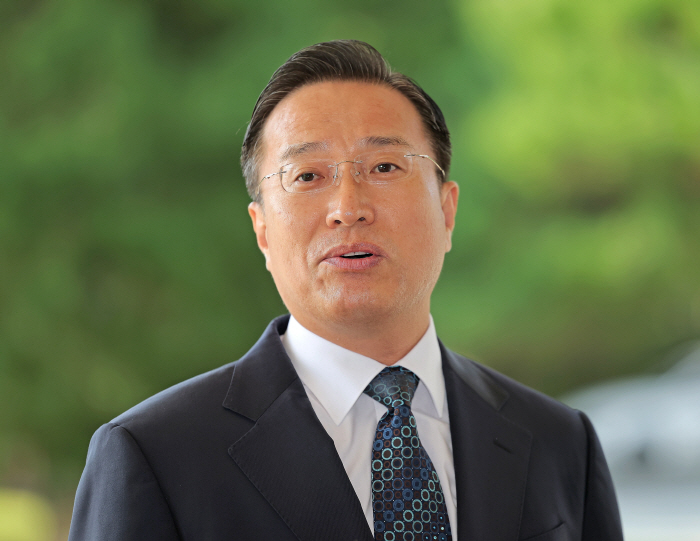 취재진 질문 답하는 이정현 검찰총장 직무대행