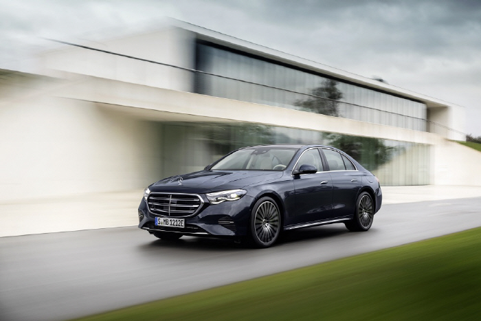 Mercedes-Benz E-Class Saloon (BR 214), 2023