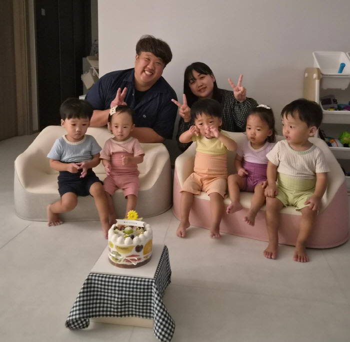 사진2 오둥이 두돌 가족사진