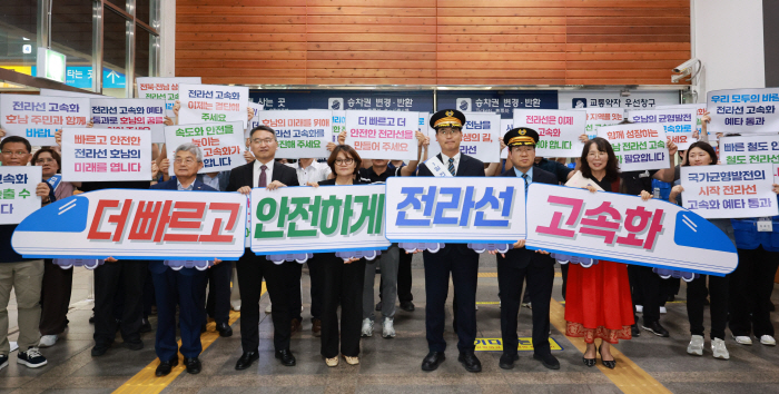 (사진) 이원택 도지사, 전주역 1일 명예역장 나서…전라선 고속화 필요성 강조 3