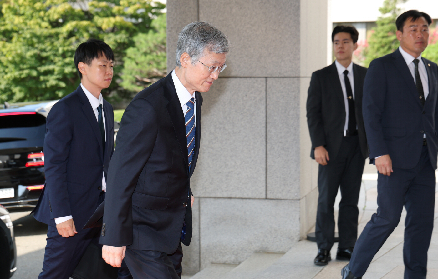 출근하는 조희대 대법원장<YONHAP NO-4087>