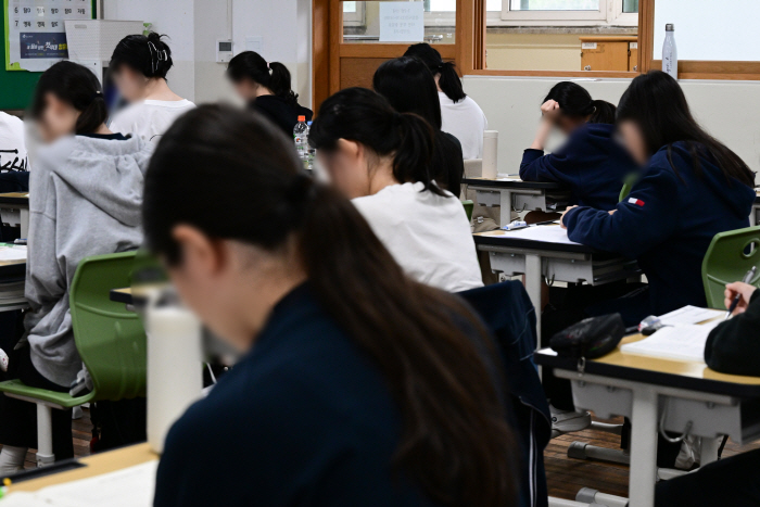 9월 모의평가 준비하는 수험생들