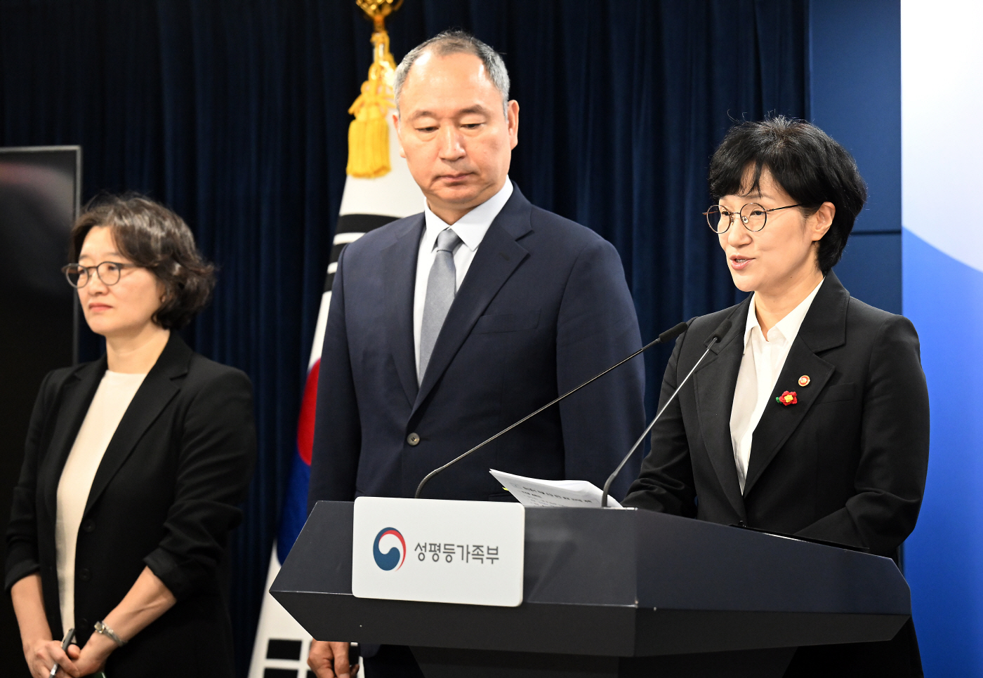 [포토]임신중지 약물 도입 방안에 대해 발표하는 원민경 장관