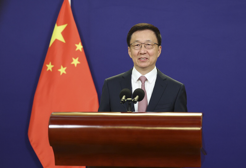 (?政)?正出席2022年太原能源低??展???幕式??表主旨演?