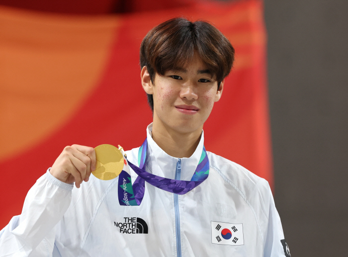 금메달 든 강준이