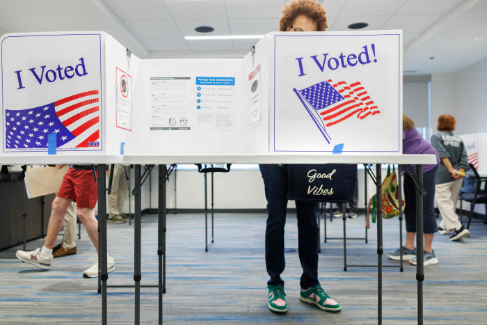 US-EARLY-VOTING-BEGINS-FOR-THE-MIDTERM-ELECTIONS-IN-VIRGINIA