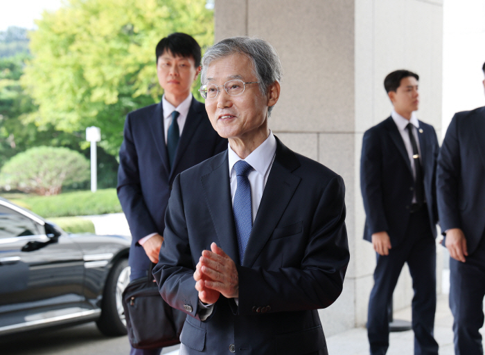 출근길 취재진 앞에선 조희대 대법원장