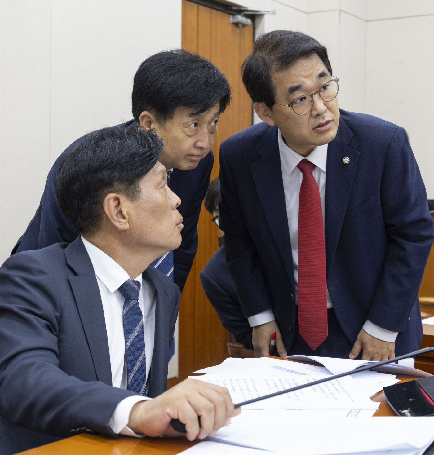 국정감사 증인 채택 놓고 협의하는 국회 재경위...<YONHAP NO-5897>