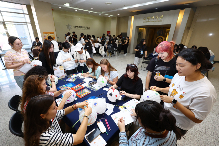 한국의 전통문화를 체험하는 '글로벌 문화축제 추석 한마당'