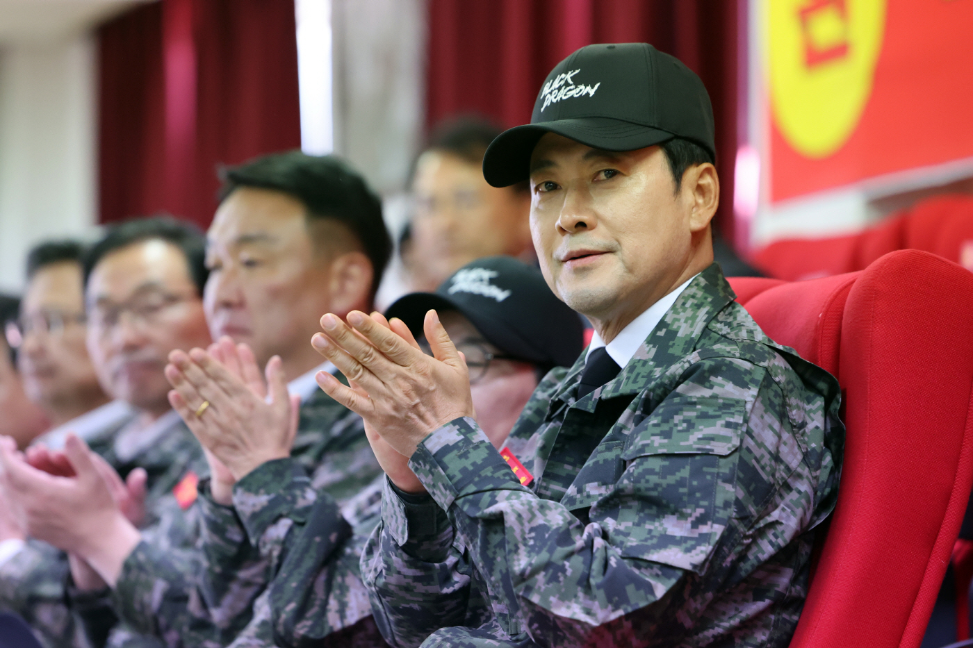 박수 치는 장동혁 대표<YONHAP NO-4623>