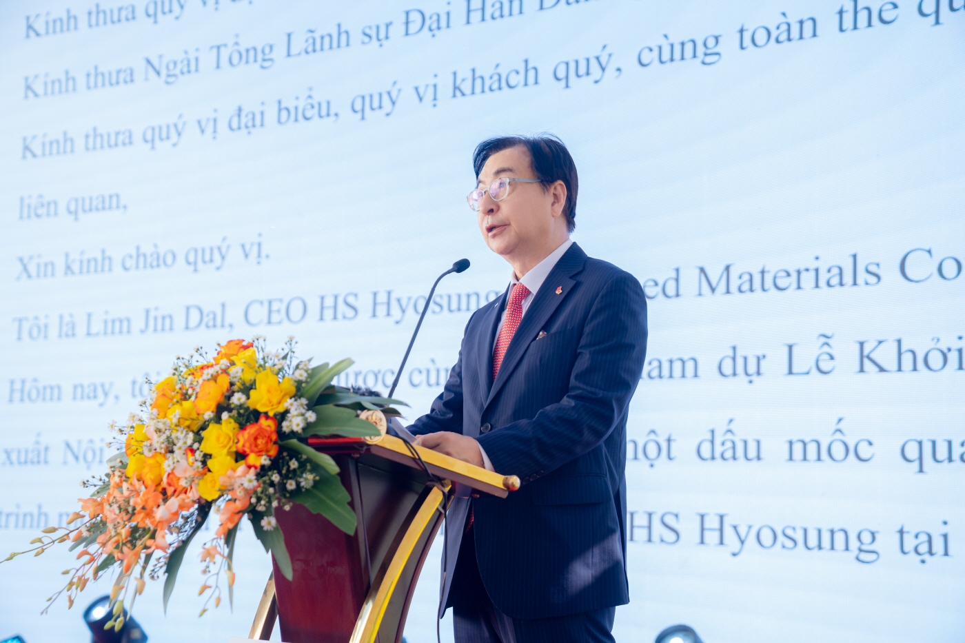 사진1_임진달 HS효성첨단소재 대표이사가 29일, 다낭 카페트 생산공장 착공식에서 인사말을 하고 있다