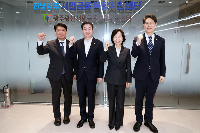 금융위_260930_금융위원장, 전남광주 서민금융 복합지원센터 개소식 및 지역 소상공인 현장 간담회 참석_4